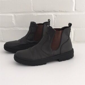 Girls Classic Gap Dark Brown Boots With A Slip-On Design and Durable Sole Size 3